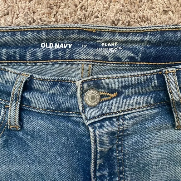 Women’s Old Navy Higher High Rise Flare with Secret Smooth Pockets size 12 - Picture 3 of 8